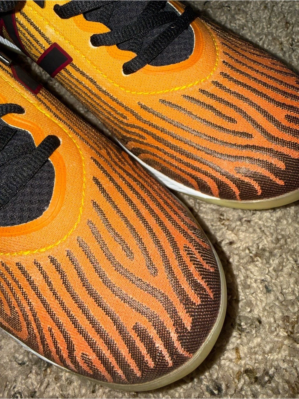 New Balance Yellow & Orange Patterned Soccer Cleats 9.5 - Picture 7 of 7
